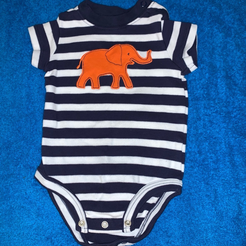 2 for 10 ‼️ Boys 6 month short sleeve onesie